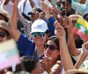 Birma: Junta odcina internet. Ocenzurowano media i literaturę 