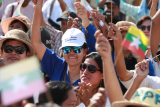 Birma: Junta odcina internet. Ocenzurowano media i literaturę 