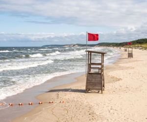 Sinice Łeba. Czy w Łebie można się kąpać 20.08? Flaga, warunki pogodowe