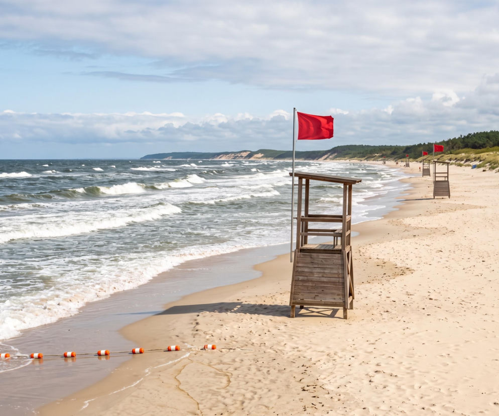 Sinice Łeba. Czy w Łebie można się kąpać 20.08? Flaga, warunki pogodowe