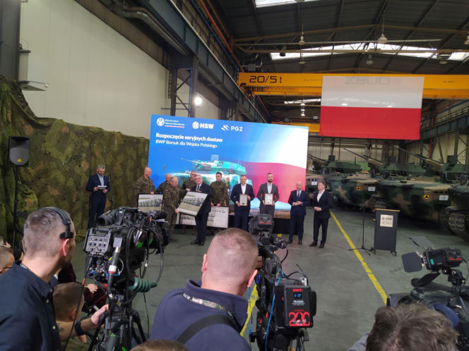 Pierwsze Borsuki wreszcie w wojsku. Szef MON: "111 Borsuków to nie jest nasze ostatnie słowo"