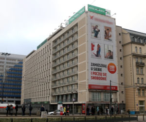 Wielkie reklamy zostają