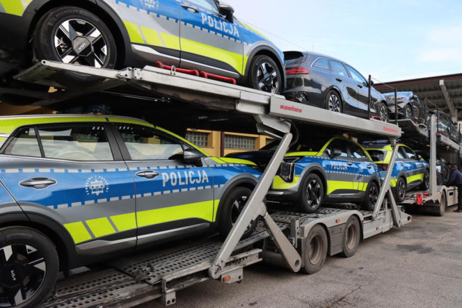 Nowe policyjne samochody