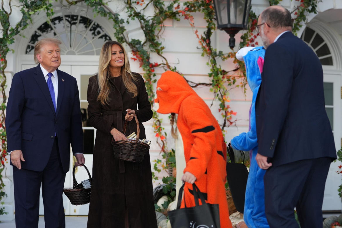Cukierek albo psikus! Trump zaskoczył pod Białym Domem