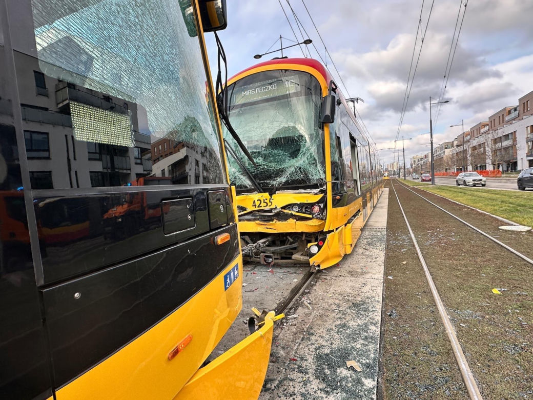 Zderzenie dwóch tramwajów w Warszawie. Wiele osób rannych