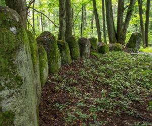 Pseudomegalityczny cmentarz Dohnów na Mazurach [GALERIA]