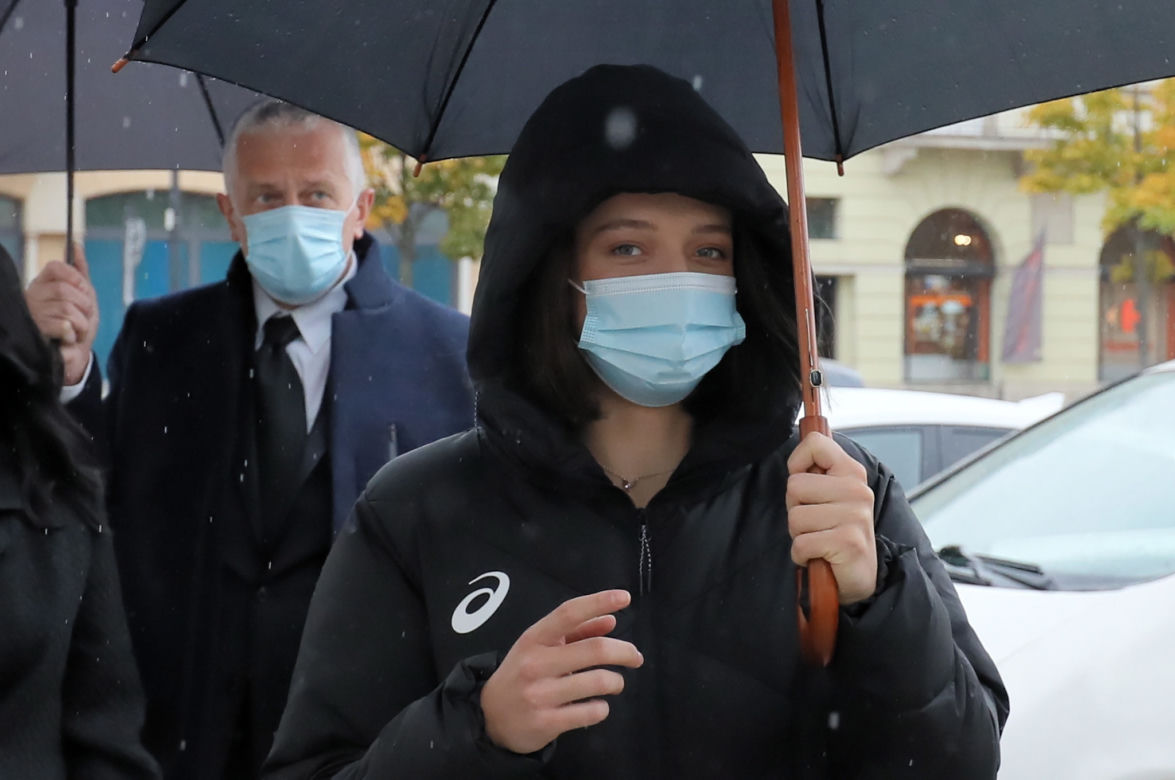 Iga Świątek odbiera odznaczenie od prezydenta
