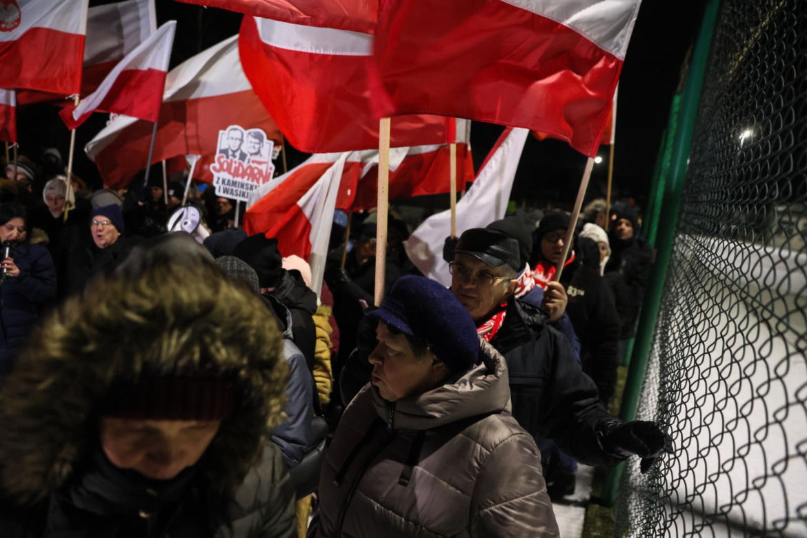 Manifestacje przed zakładami karnymi, w których przebywali Mariusz Kamiński i Maciej Wąsik