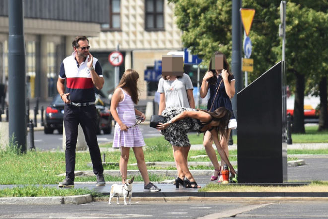 MARTA KACZYŃSKA Z MĘŻEM I CÓRKAMI