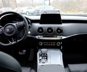Kia Stinger 2.0 T-GDI 255 KM GT Line w polskiej policji