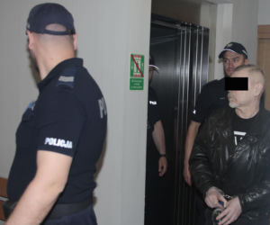 Zjadł flaki i zasztyletował ratownika. Szokujące tłumaczenie w sądzie!