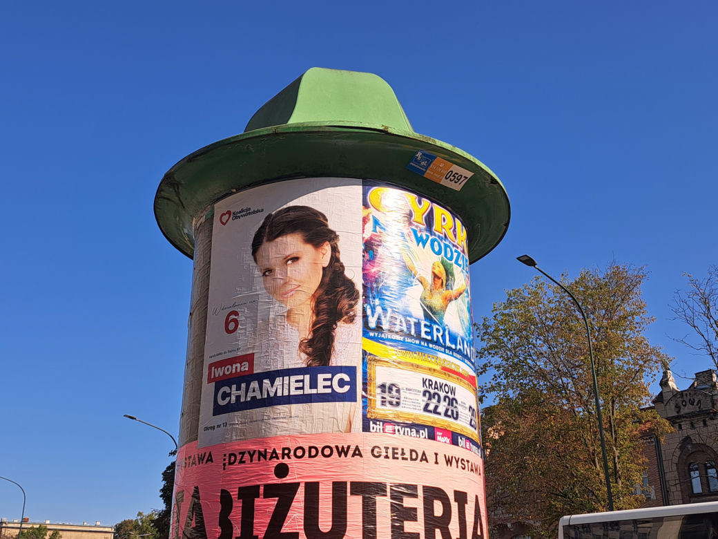 Plakaty wyborcze w Krakowie. Tak kandydaci na posłów i senatorów zabiegają o głosy wyborców