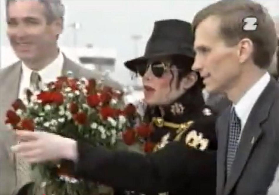 Michael Jackson zmarł 16 lat temu. Gdy odwiedził Polskę, wszyscy wstrzymali oddech. Te zdjęcia zachwycają