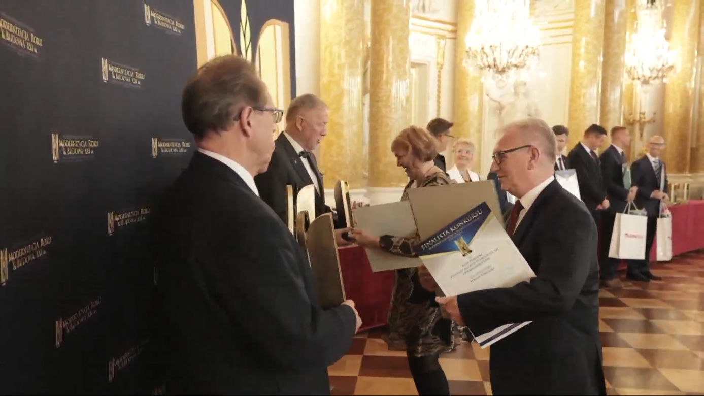 Gala na Zamku Królewskim w Warszawie. Starosta Toruński odebrał nagrodę dla budynku w Dobrzejewicach