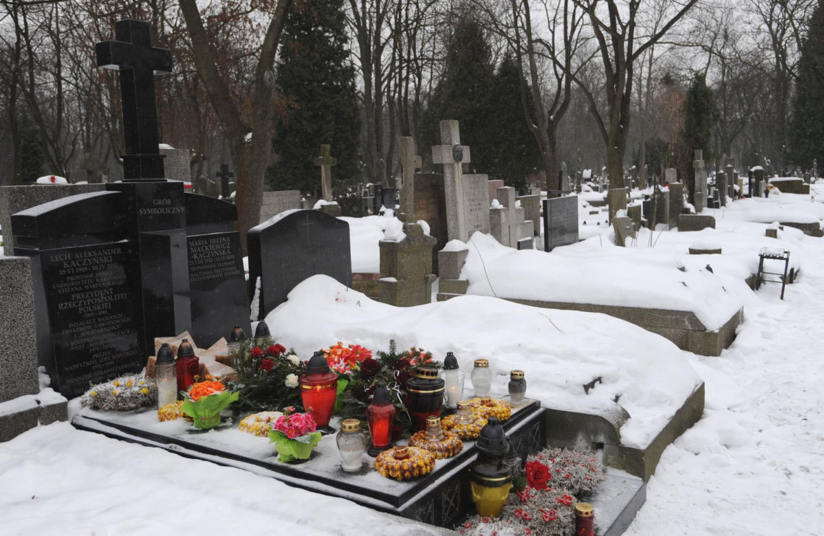 Tak wyglądał grób rodziny Kaczyńskich w 2010 roku