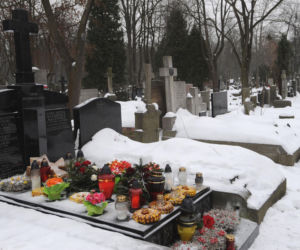 Tak wyglądał grób rodziny Kaczyńskich w 2010 roku