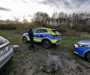 Rocznica tragedii zamieniła się w koszmar. Tajemniczy pakunek przerwał uroczystość