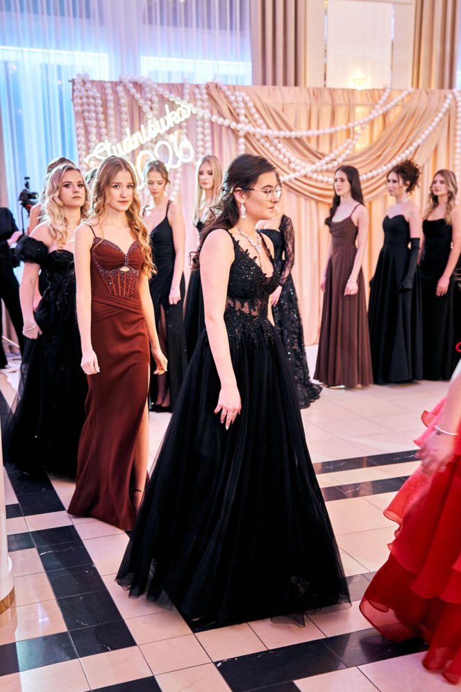 Studniówka siedleckiej Królówki 2026 - walc i polonez