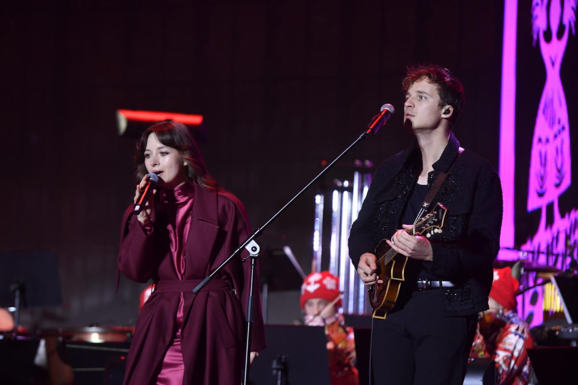 Steczkowska w czerwieni i Margaret w futrze. Tak gwiazdy wystroiły się na koncert 11 listopada [GALERIA]