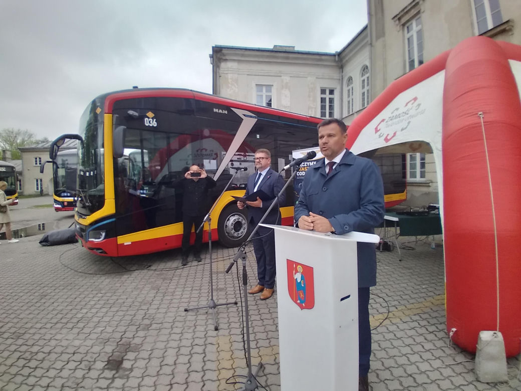 Przekazanie nowych autobusów