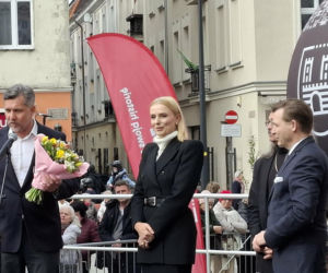 Taneczne powitanie wiosny w Kaliszu. Walc Barbary z filmu „Noce i Dnie” wybrzmiał w sercu miasta