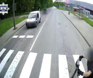11latek wjechał hulajnoga pod autobus