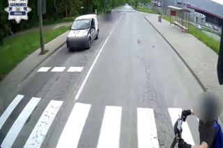 11latek wjechał hulajnoga pod autobus