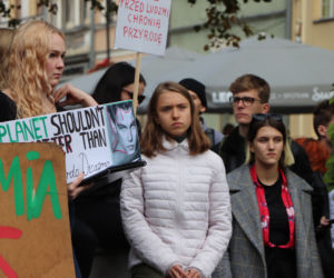 Młodzieżowy Strajk Klimatyczny w Toruniu. Protestowali przeciwko rządowi i korporacjom