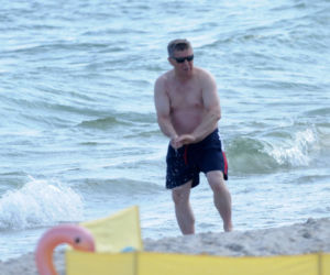 Żona masuje mu eurobrzuszek. Zbigniew Kuźmiuk