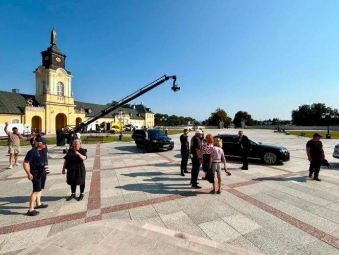 Ranczo. Ekipa filmowa pojawiła się w Pałacu Potockich. Nowe zdjęcia z planu zdradzają fabułę