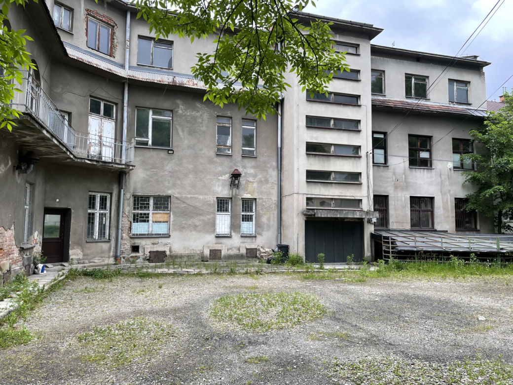 Zniszczona kamienica przy ul. Kazimierza Wielkiego w Nowym Sączu. Co w niej będzie? 