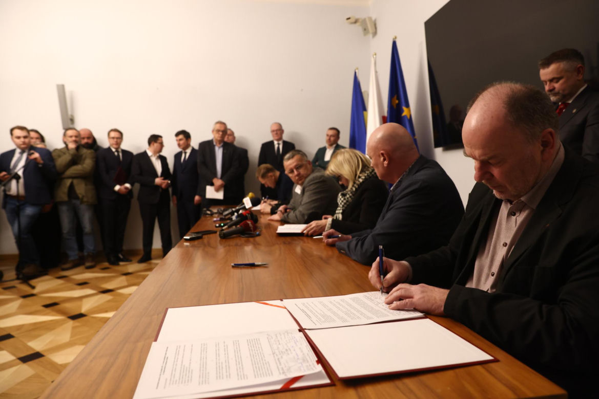 Górnicy opuszczają Kopalnię Węgla Kamiennego Silesia w Czechowicach-Dziedzicach