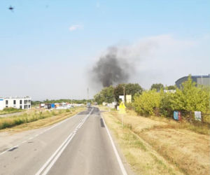 Pożar na terenie byłej cementowni w Wierzbicy. Paliły się bele materiałów!