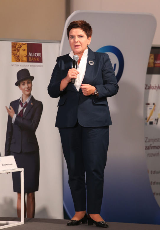 Najlepsze stylizacje Beaty Szydło