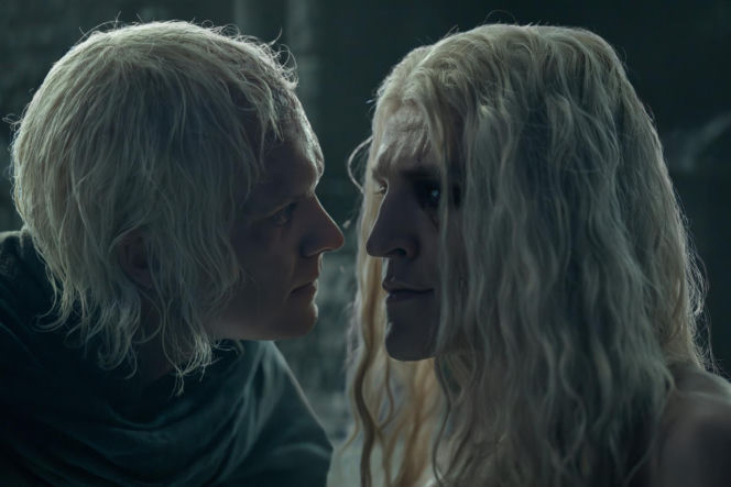 Tom Glynn-Carney i Ewan Mitchell jako Aegon i Aemond Targaryenowie w finale 3. sezonu Rodu smoka