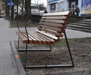 Nowe ławki w Warszawie