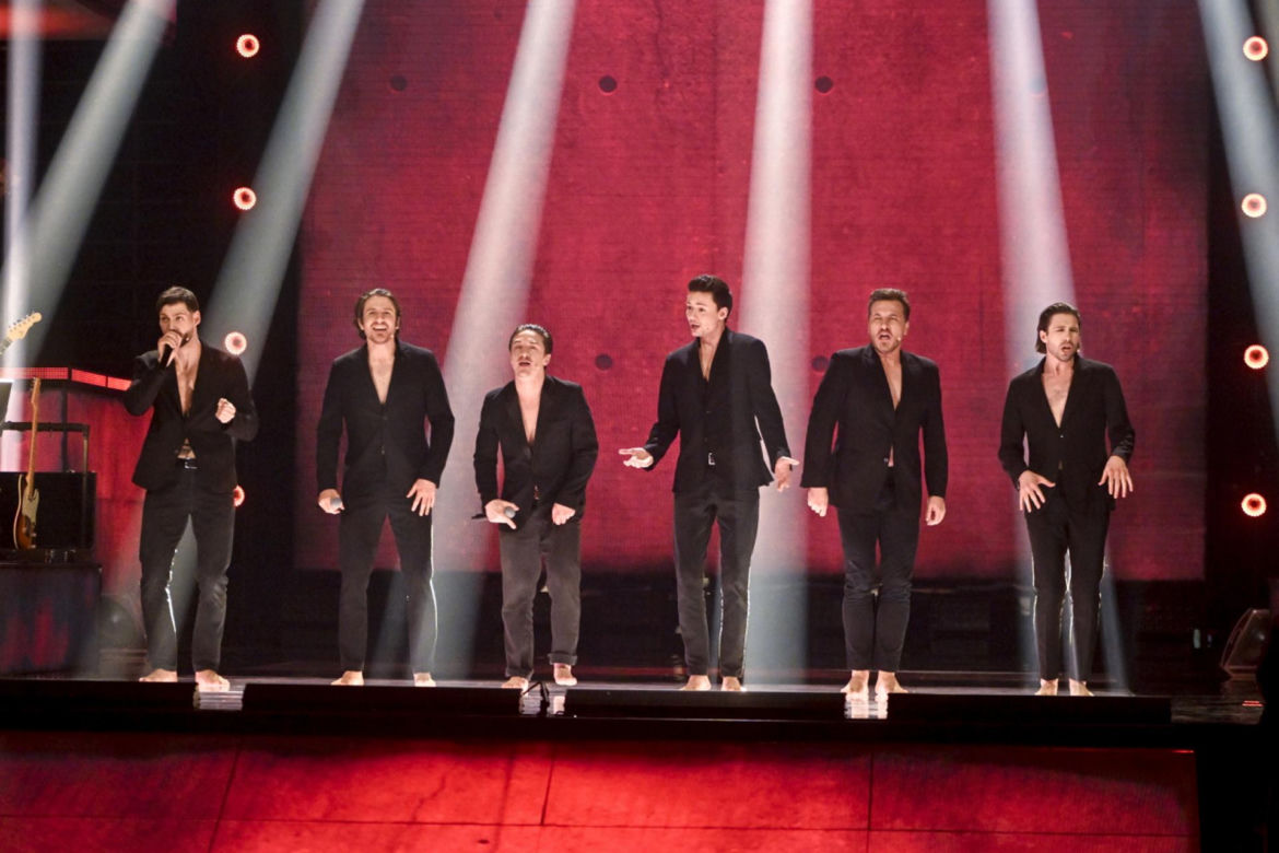 Koncert dla Kory "Falowanie i spadanie" 