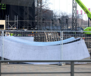 Scena Sylwestra z Dwójką TVP w trakcie budowy