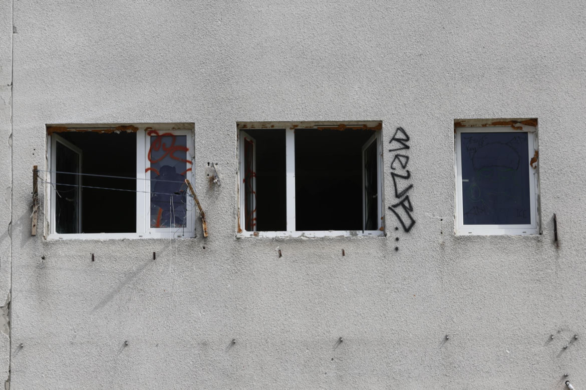„Czarnobyl” Warszawy zniknie z mapy. „Smród, fetor i grzyb”. Tak wyglądało życie w „13 dzielnicy”