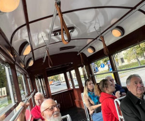 Niezwykły tramwaj z powstańcami. Wycieczka po Warszawie jak przed wojną