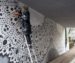 Koronkowy mural - projekt Brama do wszystkiego