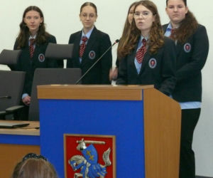 W Siedlcach odbyła się debata uczniów szkół podstawowych pt. „Czy pokolenia potrafią jeszcze ze sobą rozmawiać?”