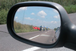 Ten facet oszukał przeznaczenie! Gość przeżył katastrofę lotniczą i wypadek samochodowy, nie odnosząc obrażeń