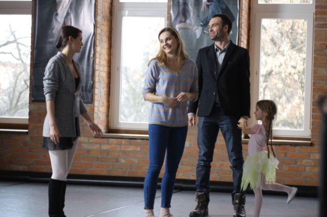 PRZYJACIÓŁKI 2 sezon odc. 19. Inga (Małgorzata Socha), Piotr (Mariusz Zaniewski), Ola (Dominika Janik)