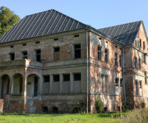 Zapomniana rezydencja króla i tajemnica leśnej potyczki. Historia wielkopolskiego pałacu, o którym usłyszał cały kraj