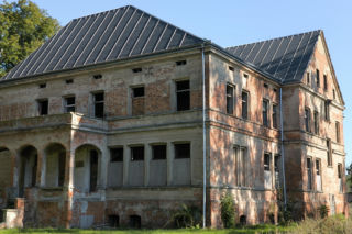 Zapomniana rezydencja króla i tajemnica leśnej potyczki. Historia wielkopolskiego pałacu, o którym usłyszał cały kraj