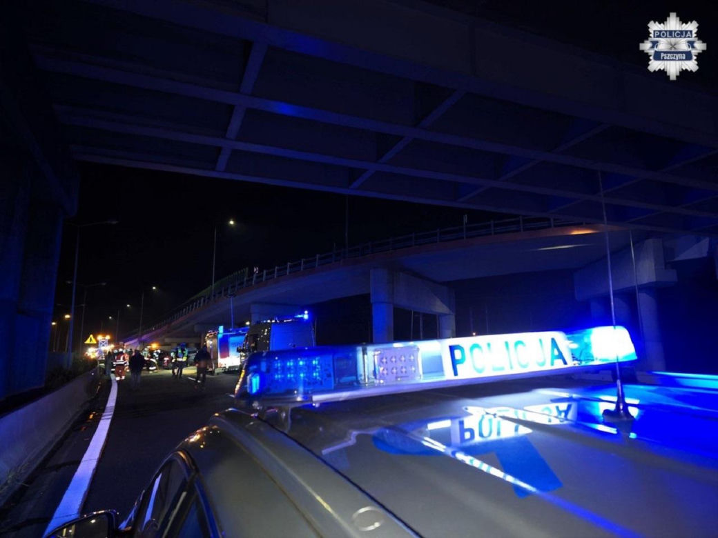 Dantejskie sceny na DK1. W kraksie brało udział 9 pojazdów. Zaczęło się od kierowcy bmw