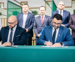 Powiat rzeszowski i łańcucki z porozumieniem o wsparciu w kryzysach. Chodzi o sprzęt, logistykę i ewakuację