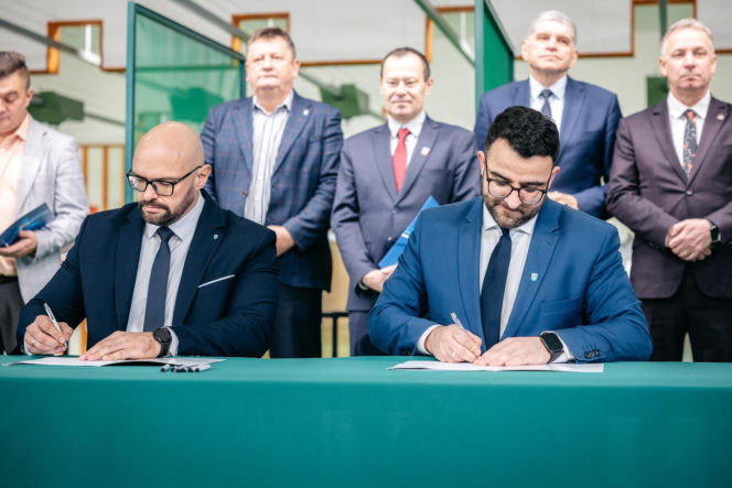 Powiat rzeszowski i łańcucki z porozumieniem o wsparciu w kryzysach. Chodzi o sprzęt, logistykę i ewakuację