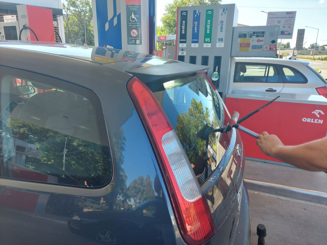 BLOKUJEMY ORLEN. W Starachowicach więcej Policji niż blokujących